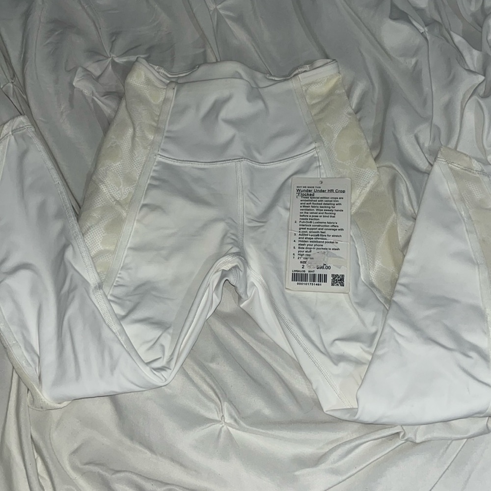 White Lululemon size 2 leggings never been one new with tags